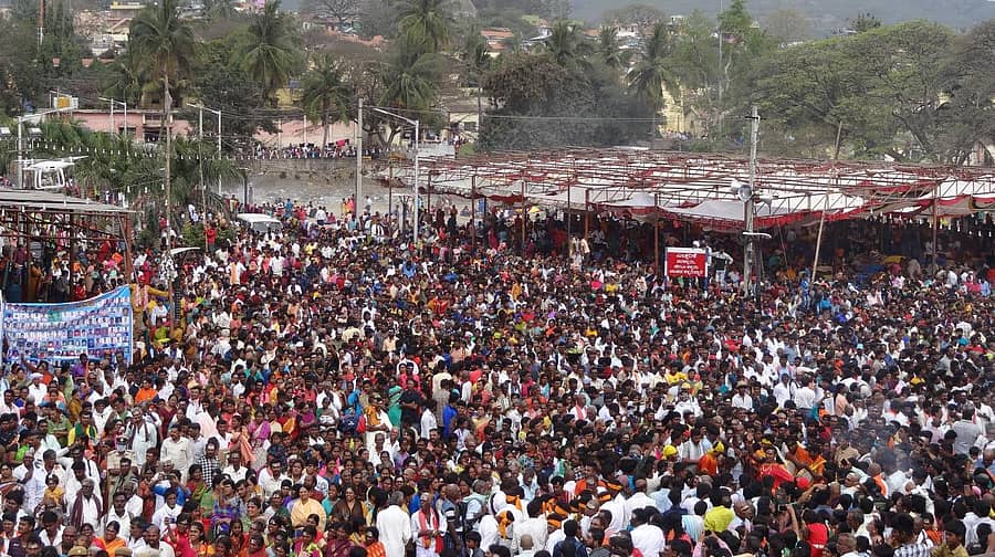 ಮಹದೇಶ್ವರ ಬೆಟ್ಟದಲ್ಲಿ ಸೋಮವಾರ ನಡೆದ ರಥೋತ್ಸವದಲ್ಲಿ ಸೇರಿದ್ದ ಭಕ್ತಸ್ತೋಮ         ಪ್ರಜಾವಾಣಿ ಚಿತ್ರ: ಜಿ.ಪ್ರದೀಪ್‌ ಕುಮಾರ್‌