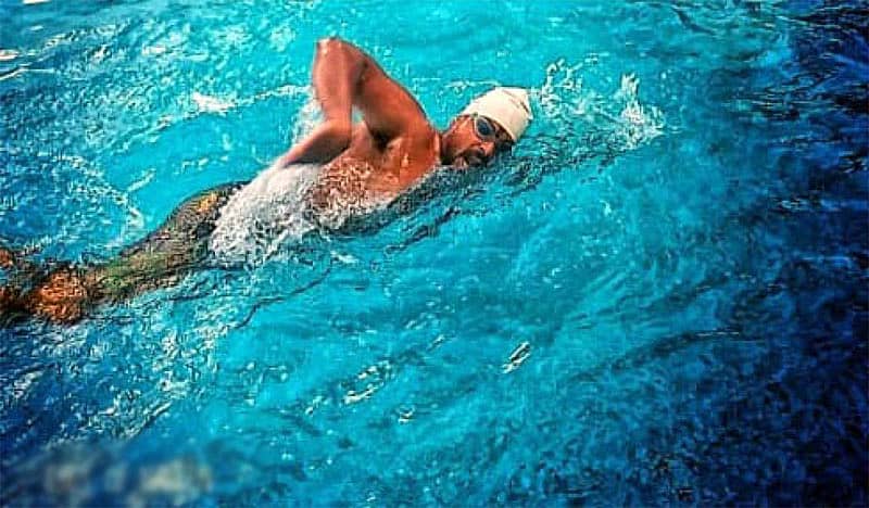 ಸದಾನಂದ ಅಮರಾಪುರ ಅವರ ಈಜು ಭಂಗಿ