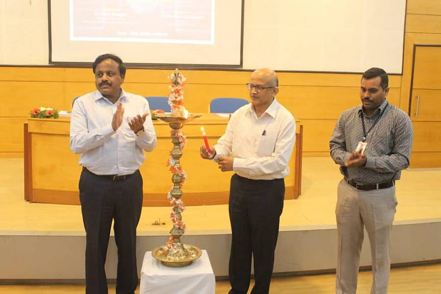 ಬೆಳಗಾವಿಯ ಡಾ.ಎಂ.ಎಸ್. ಶೇಷಗಿರಿ ಎಂಜಿನಿಯರಿಂಗ್ ಕಾಲೇಜಿನಲ್ಲಿ ಆಯೋಜಿಸಿದ್ದ ಚಟುವಟಿಕೆ ಆಧಾರಿತ ಕಲಿಕೆ ಕಾರ್ಯಾಗಾರವನ್ನು ವಿಟಿಯು ಕುಲಸಚಿವ ಡಾ.ಸತೀಶ ಅಣ್ಣಿಗೇರಿ ಉದ್ಘಾಟಿಸಿದರು