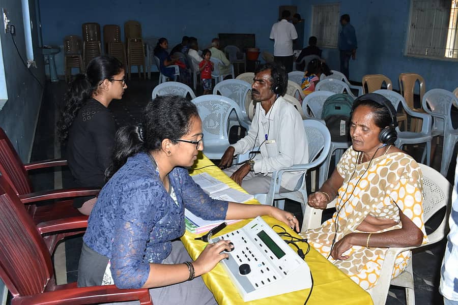 ಕೋಲಾರದಲ್ಲಿ ಆನ್ವಿ ಹಿಯರಿಂಗ್ ಸೊಲ್ಯೂಷನ್ಸ್ ವತಿಯಿಂದ ಭಾನುವಾರ ಉಚಿತ ಶ್ರವಣ ದೋಷ ತಪಾಸಣೆ ಶಿಬಿರ ನಡೆಯಿತು.