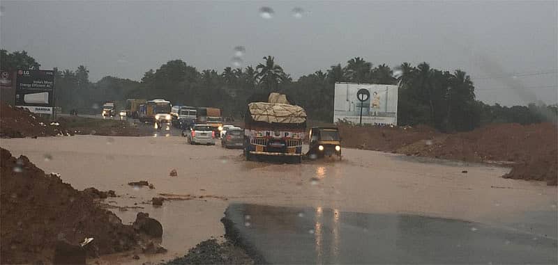 ಪಡುಬಿದ್ರಿ ಸೇತುವೆ ಕಾಮಗಾರಿ ಪ್ರದೇಶ ಜಲಾವೃತಗೊಂಡಿರುವುದು