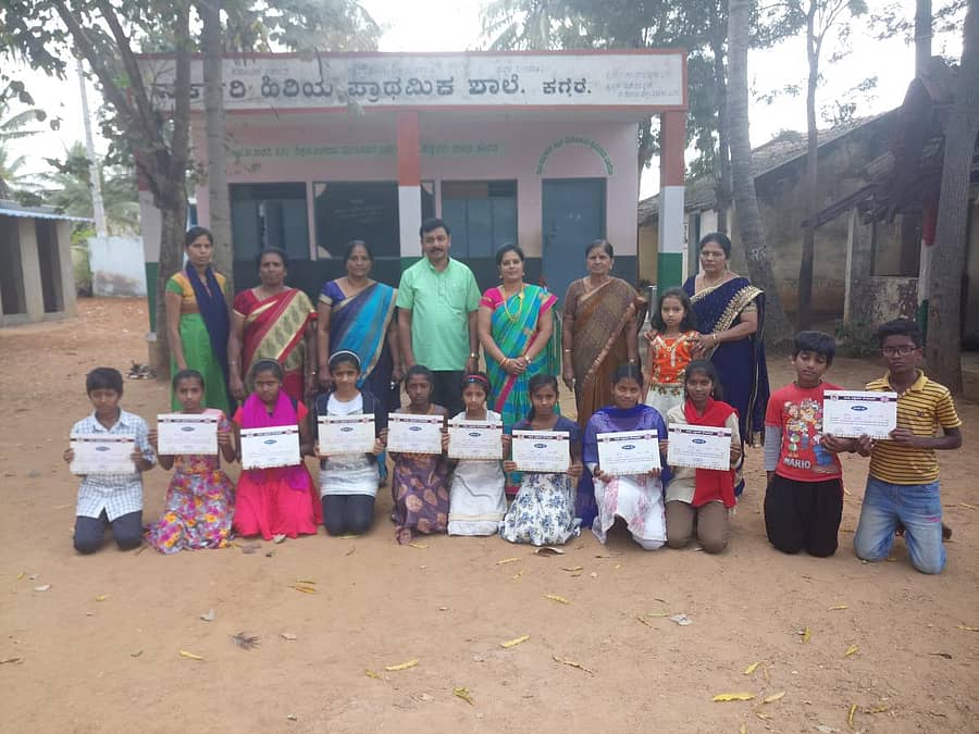 ವಚನ ವಾಚಿಸಿದ ವಿದ್ಯಾರ್ಥಿಗಳಿಗೆ ‘ವಚನ–ದೀವಿಗೆ ಪ್ರಶಂಸನಾ ಪತ್ರ’ ಪ್ರದಾನ ಮಾಡಲಾಯಿತು.