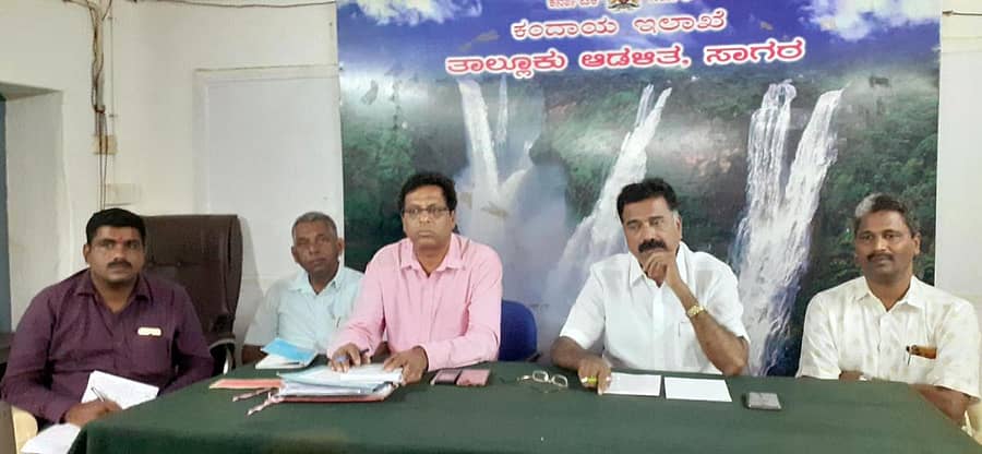 ಸಾಗರದಲ್ಲಿ ಮಾರ್ಚ್ 28ರಿಂದ ನಡೆಯಲಿರುವ ಮಹಾಗಣಪತಿ ಜಾತ್ರೋತ್ಸವದ ಅಂಗವಾಗಿ ಶಾಸಕ ಎಚ್.ಹಾಲಪ್ಪ ಹರತಾಳು ಅವರು ಶನಿವಾರ ಅಧಿಕಾರಿಗಳೊಂದಿಗೆ ಸಮಾಲೋಚನಾ ಸಭೆ ನಡೆಸಿದರು