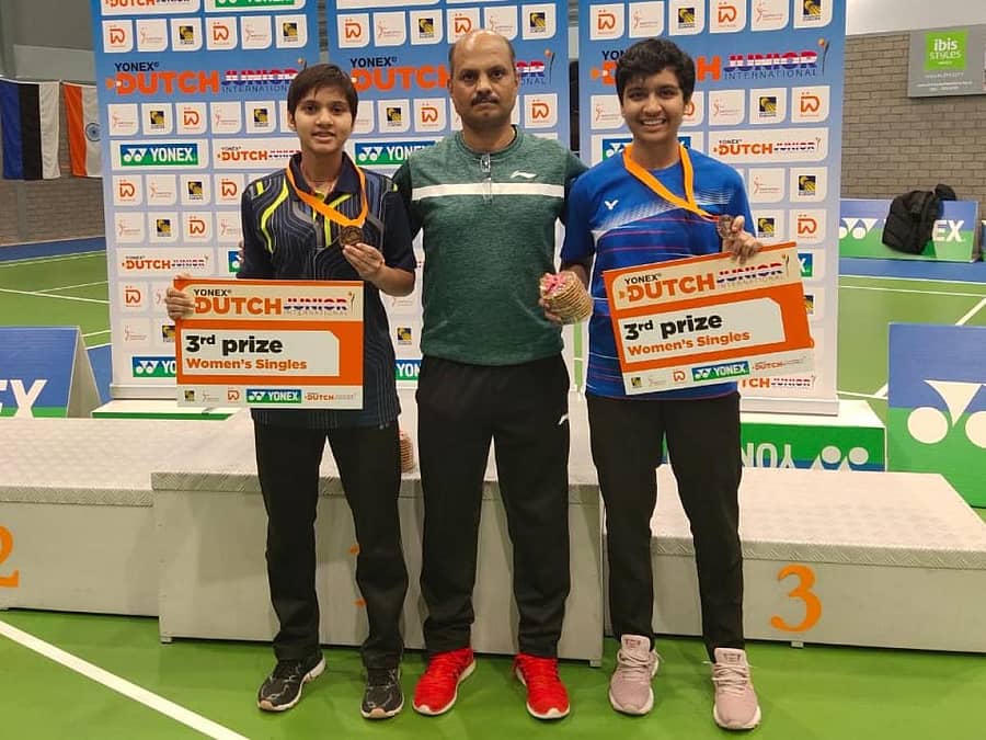 ಪದಕಗಳೊಂದಿಗೆ ಸಂಭ್ರಮಿಸಿದ ಮಾನಸಿ ಸಿಂಗ್ (ಎಡ) ಹಾಗೂ ತಸ್ನಿಂ ಮಿರ್ (ಬಲ ತುದಿ)–ಟ್ವಿಟರ್ ಚಿತ್ರ