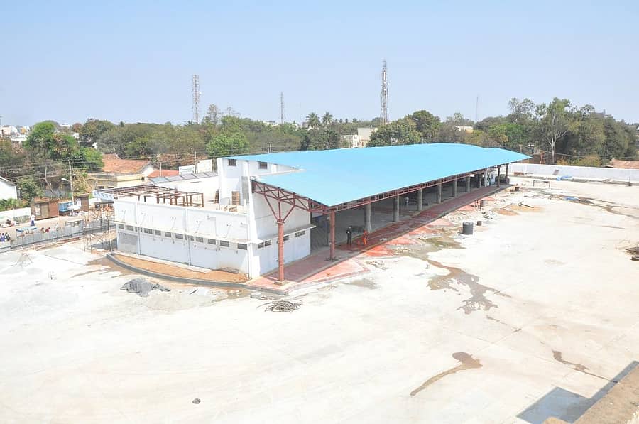 ಗದುಗಿನ ಮಾರುಕಟ್ಟೆ ಪ್ರದೇಶದ ಬಳಿ ನಿರ್ಮಾಣಗೊಳ್ಳುತ್ತಿರುವ ಬಸ್ ನಿಲ್ದಾಣದ ಕಟ್ಟಡ