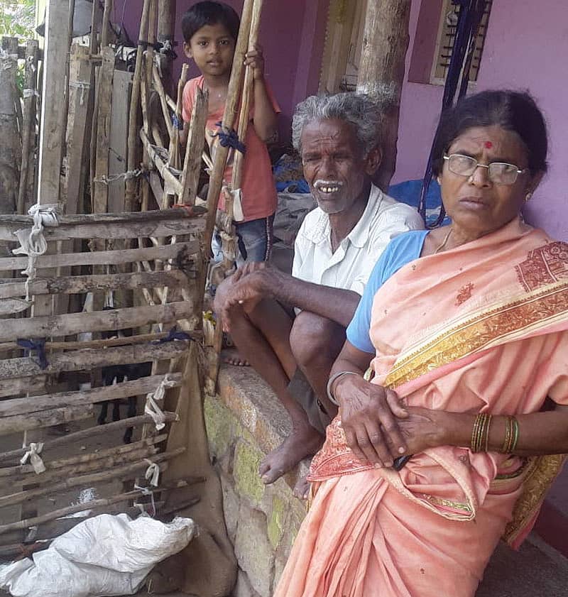 ಕುರಿಗಳನ್ನು ಕಳೆದುಕೊಂಡಿರುವ ಗೌರಮ್ಮ ಕೆಂಪೇಗೌಡ