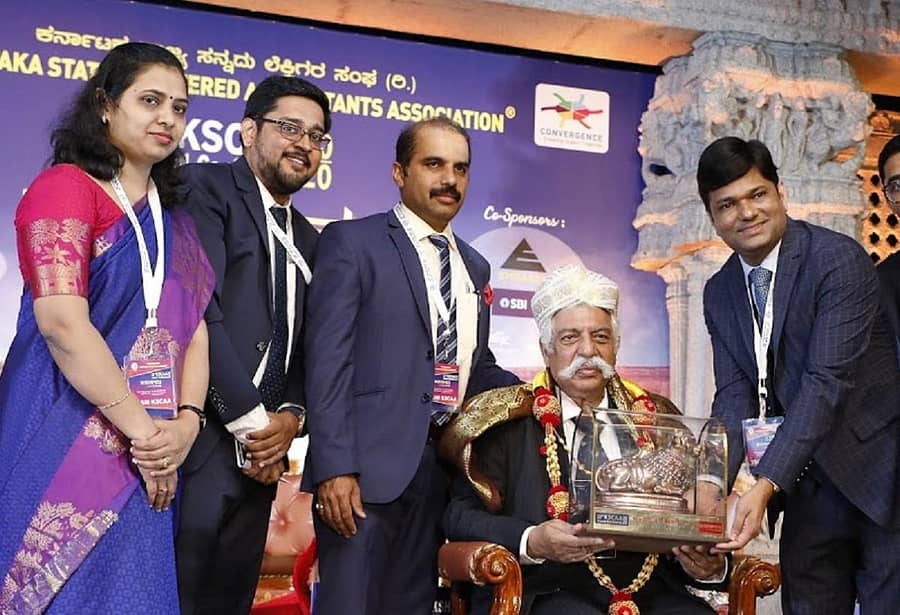 ಸಮಾರಂಭದಲ್ಲಿ ನಿವೃತ್ತ ಮೇಜರ್ ಜನರಲ್ ಜಿ.ಡಿ. ಬಕ್ಷಿ ಅವರನ್ನು ಸಂಸ್ಥೆಯ ಅಧ್ಯಕ್ಷ ಚಂದ್ರಶೇಖರ ಶೆಟ್ಟಿ ಸನ್ಮಾನಿಸಿದರು. ಸಂಸ್ಥೆಯ ಪದಾಧಿಕಾರಿಗಳು ಇದ್ದಾರೆ