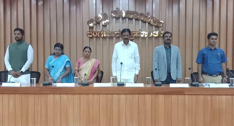 ಮೇಲ್ವಿಚಾರಣಾ ಸಮಿತಿ ಸಭೆಯಲ್ಲಿ ಬಿ.ಎನ್.ಬಚ್ಚೇಗೌಡ ಉಪಸ್ಥಿತರಿದ್ದರು .