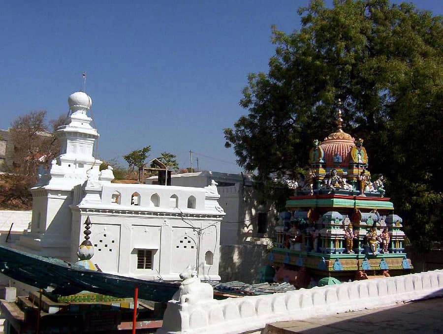 ಲಿಂಗಸುಗೂರು ತಾಲ್ಲೂಕು ಅಮರೇಶ್ವರ ದೇವಸ್ಥಾನದ ಗೋಪುರ