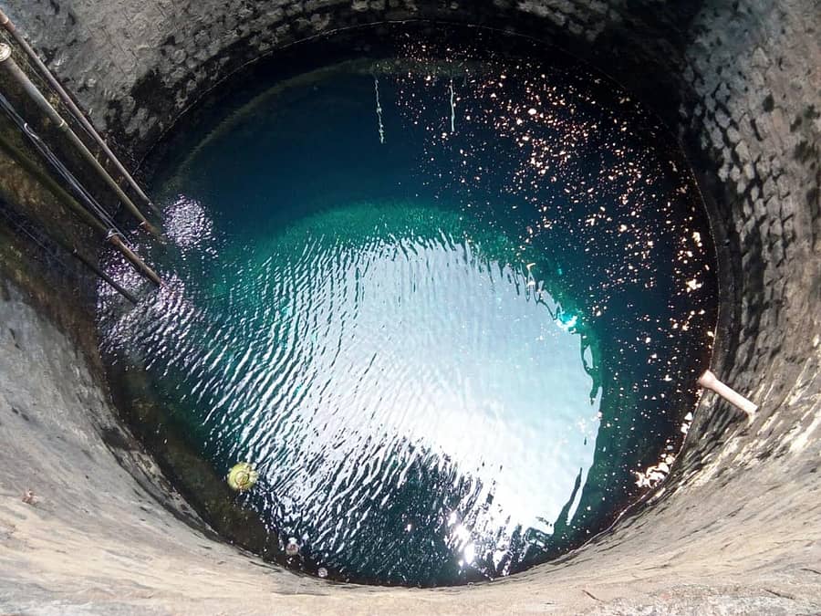 ಕುಕನೂರು ನಗರಕ್ಕೆ ಸರಬರಾಜಾಗುವ ಕುಡಿಯುವ ನೀರಿನ ಬಾವಿಗೆ ಸುರಕ್ಷತೆ ಹಾಗೂ ಮುಚ್ಚುವ ವ್ಯವಸ್ಥೆ ಮಾಡದಿರುವುದು