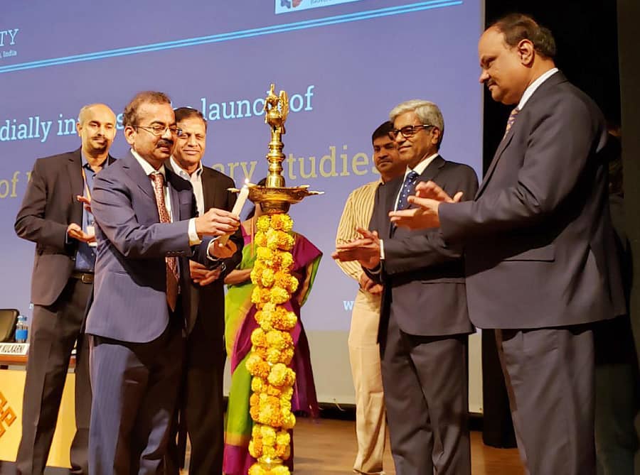 ಡಾ.ವೆಂಕಟರಮಣ ಅವರು ಬಹುಶಿಸ್ತೀಯ ಅಧ್ಯಯನ ಶಾಲೆಯನ್ನು ಉದ್ಘಾಟಿಸಿದರು. ಬ್ರೈನ್ಸ್ ಸಂಸ್ಥೆಯ ಸಂಸ್ಥಾಪಕ ಅಪ್ಪರಾವ್ ವಿ.ಮಲ್ಲಾವರಪು, ಹ್ಯೂಮಸ್ ಸಂಸ್ಥೆಯ ವ್ಯವಸ್ಥಾಪಕ ಮಂಜುನಾಥ್ ಟಿ.ಎನ್, ರೇವಾ ವಿಶ್ವವಿದ್ಯಾಲಯದ ಕುಲಾಧಿಪತಿ ಡಾ.ಪಿ.ಶ್ಯಾಮರಾಜು, ಕುಲಸಚಿವ ಡಾ.ಎಂ.ಧನಂಜಯ, ಕುಲಪತಿ ಡಾ.ಎಸ್.ವೈ.ಕುಲಕರ್ಣಿ ಇದ್ದರು.