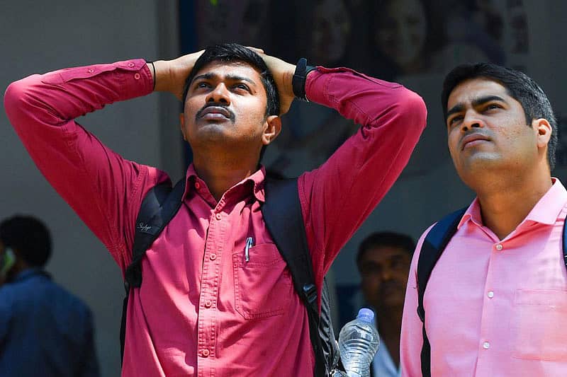 ಮುಂಬೈ ಷೇರುಪೇಟೆ ಮುಂದೆ ಸೂಚ್ಯಂಕ ವೀಕ್ಷಿಸುತ್ತಿರುವವರು– ಸಾಂದರ್ಭಿಕ ಚಿತ್ರ