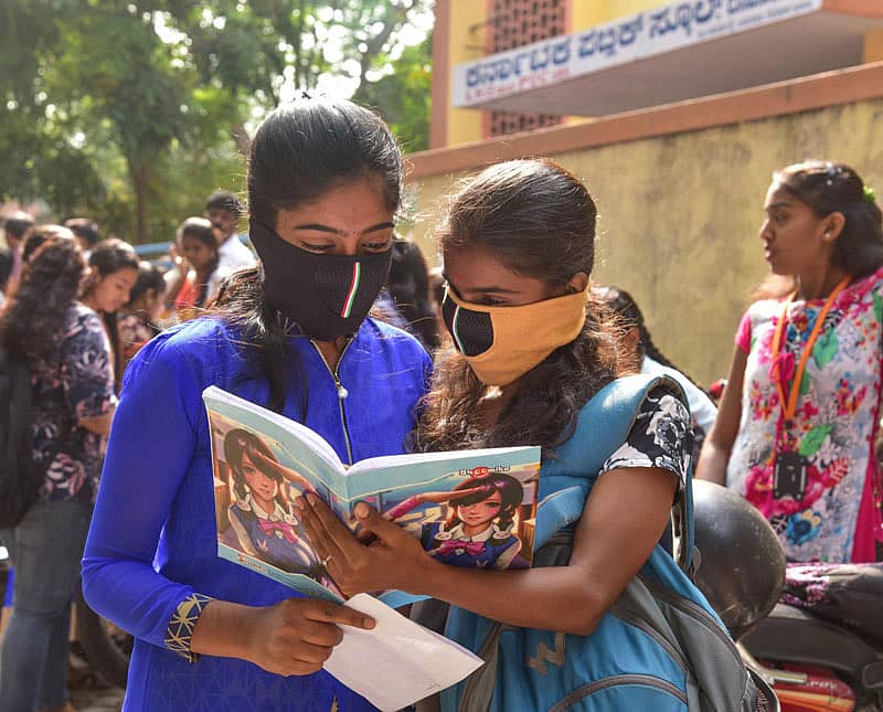 ಮಾಸ್ಕ್ ಧರಿಸಿದ ವಿದ್ಯಾರ್ಥಿಗಳು