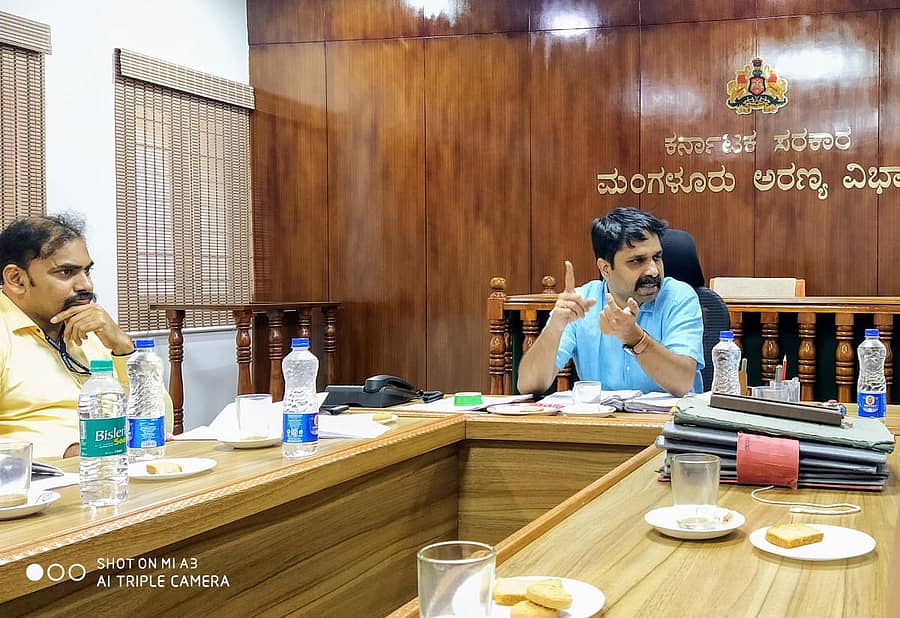 ತಣ್ಣೀರುಬಾವಿ ಟ್ರೀ ಪಾರ್ಕ್‌ ನಿರ್ವಹಣಾ ಸಮಿತಿ ಸಭೆಯಲ್ಲಿ ಡಾ. ಕರಿಕಾಳನ್‌ ಮಾತನಾಡಿದರು.