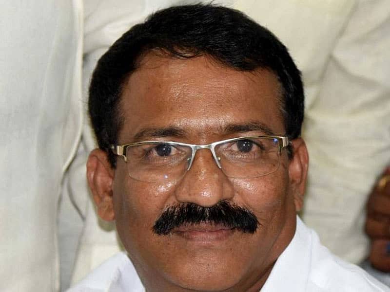 ವಿಧಾನಪರಿಷತ್ ಸದಸ್ಯ ಆರ್.ಬಿ. ತಿಮ್ಮಾಪುರ