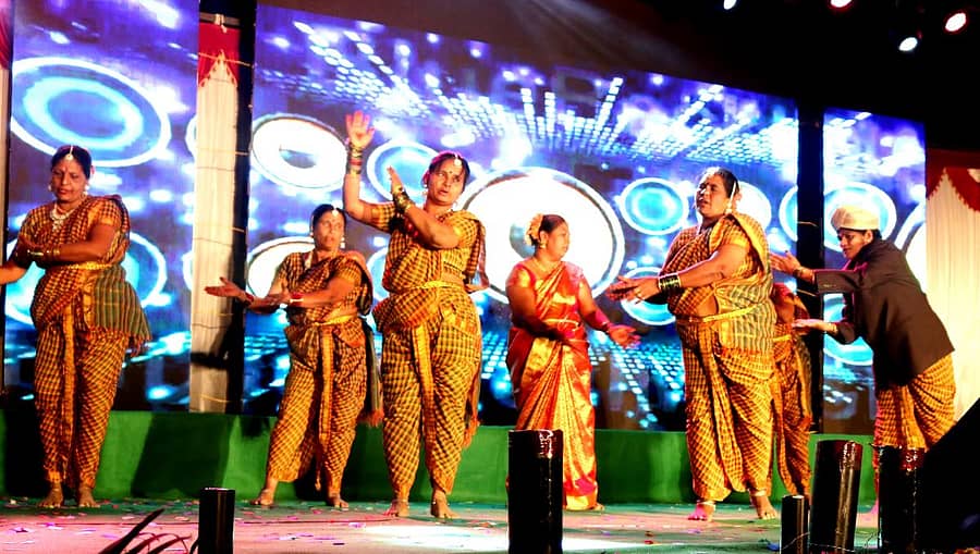 ಮಹಿಳಾ ದಿನಾಚರಣೆಯಲ್ಲಿ ನೃತ್ಯ ಪ್ರದರ್ಶಿಸಲಾಯಿತು
