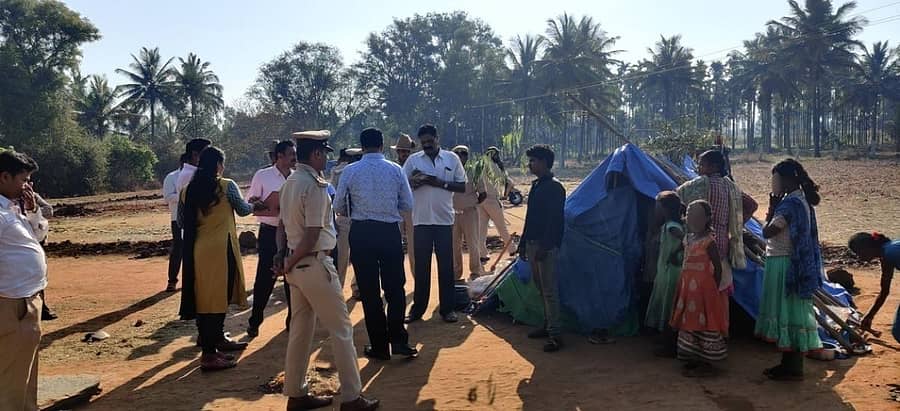 ದಾಳಿ ವೇಳೆ ಜೀತದಾಳುಗಳಿಂದ ಅಧಿಕಾರಿಗಳು ಮಾಹಿತಿ ಪಡೆದರು