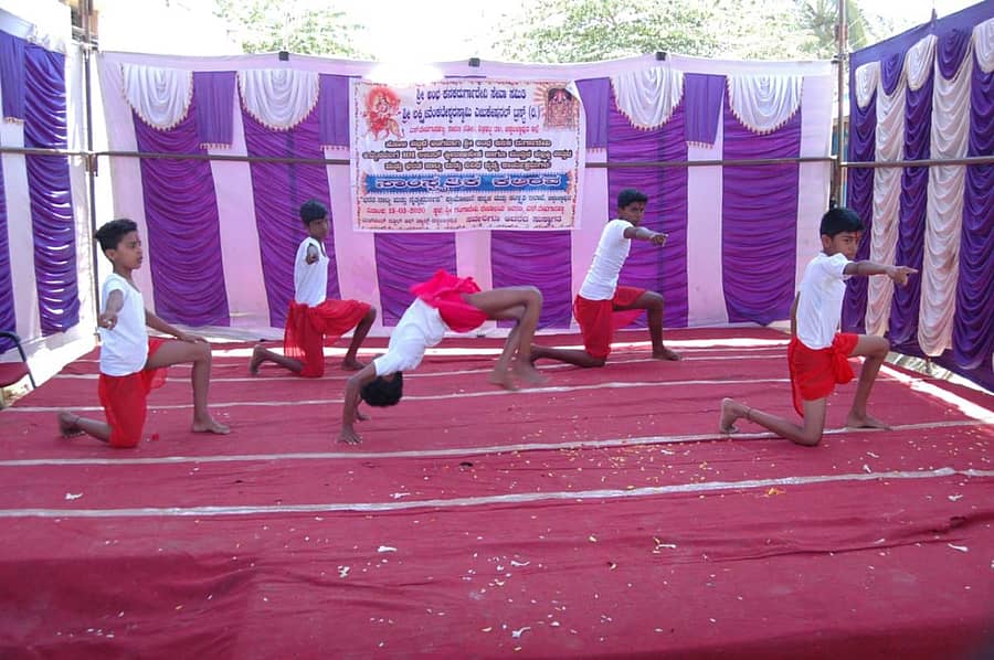 ವಿದ್ಯಾರ್ಥಿಗಳು ಸಾಂಸ್ಕೃತಿಕ ಕಾರ್ಯಕ್ರಮ ಪ್ರಸ್ತುತಪಡಿಸಿದರು