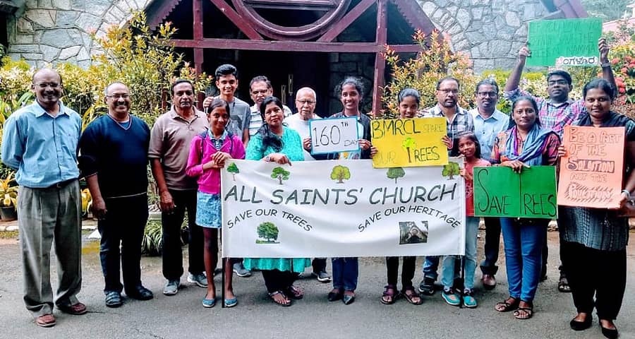 ಮೆಟ್ರೊ ನಿಲ್ದಾಣ ನಿರ್ಮಾಣಕ್ಕೆ ಚರ್ಚ್ ಜಾಗ ಸ್ವಾಧೀನ ಪಡಿಸಿಕೊಳ್ಳುವುದನ್ನು ವಿರೋಧಿಸಿ ಪ್ರತಿಭಟನೆ ನಡೆಸುತ್ತಿರುವ ಚರ್ಚ್ನ ಸದಸ್ಯರು