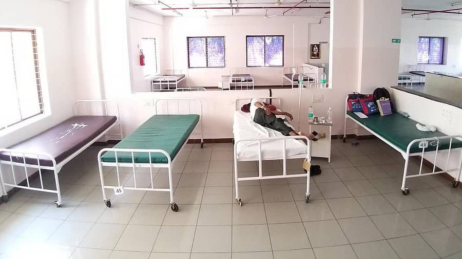 ಆಸ್ಪತ್ರೆಯಲ್ಲಿ ಕಾಲರಾ ರೋಗಿಗಳು ಇರುವ ವಾರ್ಡ್ನ ನೋಟ