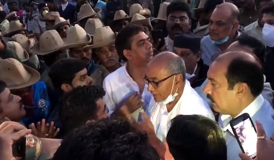 ಮಧ್ಯ ಪ್ರದೇಶದ ಕಾಂಗ್ರೆಸ್ ಶಾಸಕರ ಮನವೊಲಿಸಲು ಕಾಂಗ್ರೆಸ್ ನಾಯಕ ದಿಗ್ವಿಜಯ್ ಸಿಂಗ್ ಪ್ರಯತ್ನ