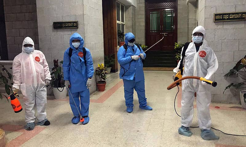ವಿಧಾನಸೌಧದಲ್ಲಿ ಸ್ಯಾನಿಟೈಸ್ ಮಾಡುವ ಕಾರ್ಯ