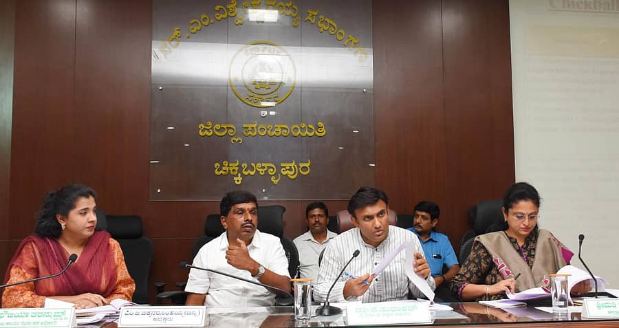 ಸಭೆಯಲ್ಲಿ ವೈದ್ಯಕೀಯ ಶಿಕ್ಷಣ ಸಚಿವ ಡಾ.ಕೆ.ಸುಧಾಕರ್ ಮಾತನಾಡಿದರು.