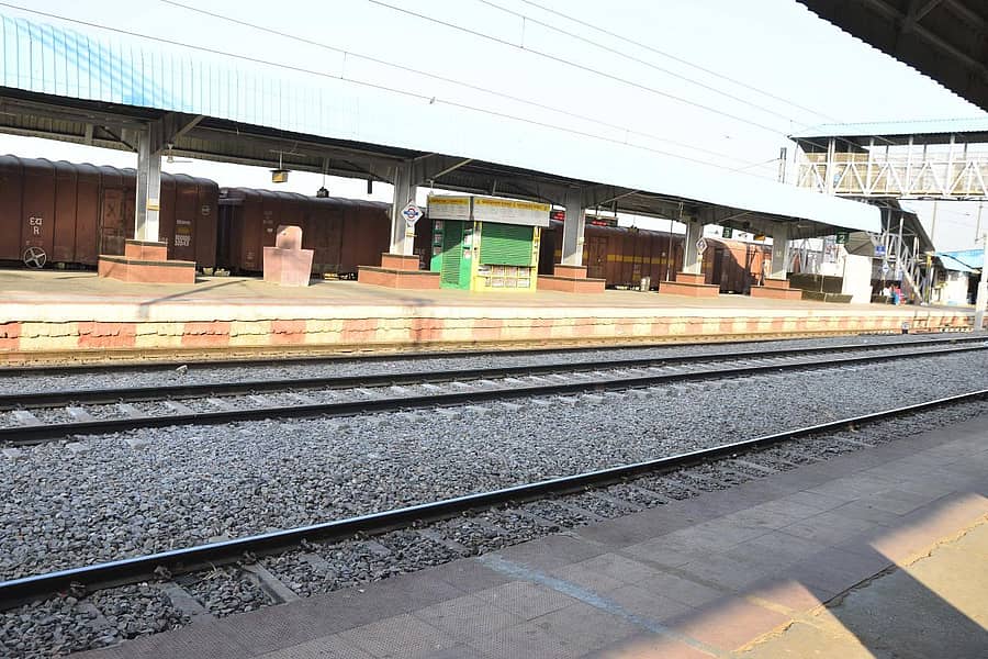 ಜನತಾ ಕರ್ಫ್ಯೂ ಹಿನ್ನೆಲೆಯಲ್ಲಿ ಭಾನುವಾರ ರೈಲ್ವೆ ನಿಲ್ದಾಣ ಬಿಕೋ ಎನ್ನುತ್ತಿತ್ತು