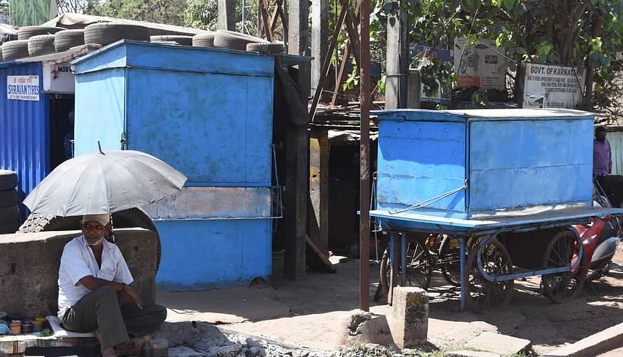 ಬಂದ್ ಆಗಿರುವ ಡಬ್ಬಾ ಅಂಗಡಿಗಳು