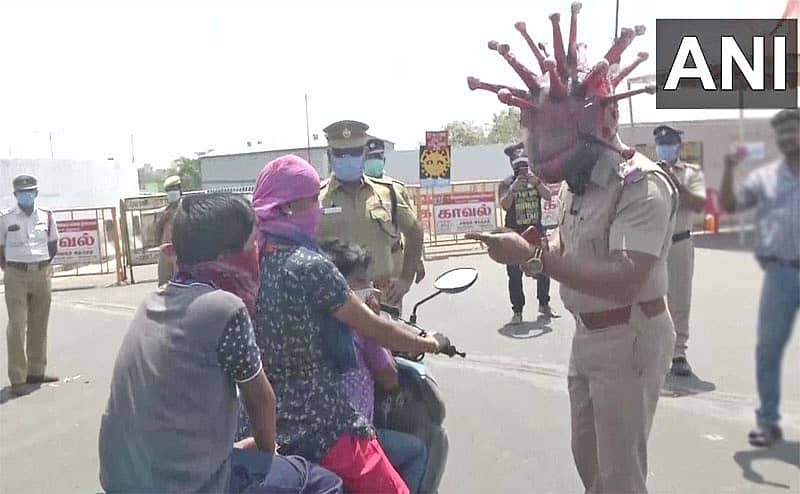 'ಕೊರೊನಾ ಹೆಲ್ಮೆಟ್' ಧರಿಸಿರುವ ಪೊಲೀಸ್ ಅಧಿಕಾರಿ