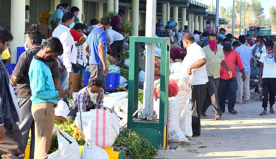 ಜನಜಂಗುಳಿಯಿಂದ ಕೂಡಿರುವ ದಾಸನಪುರ ಎಪಿಎಂಸಿ ಮಳಿಗೆಗಳು