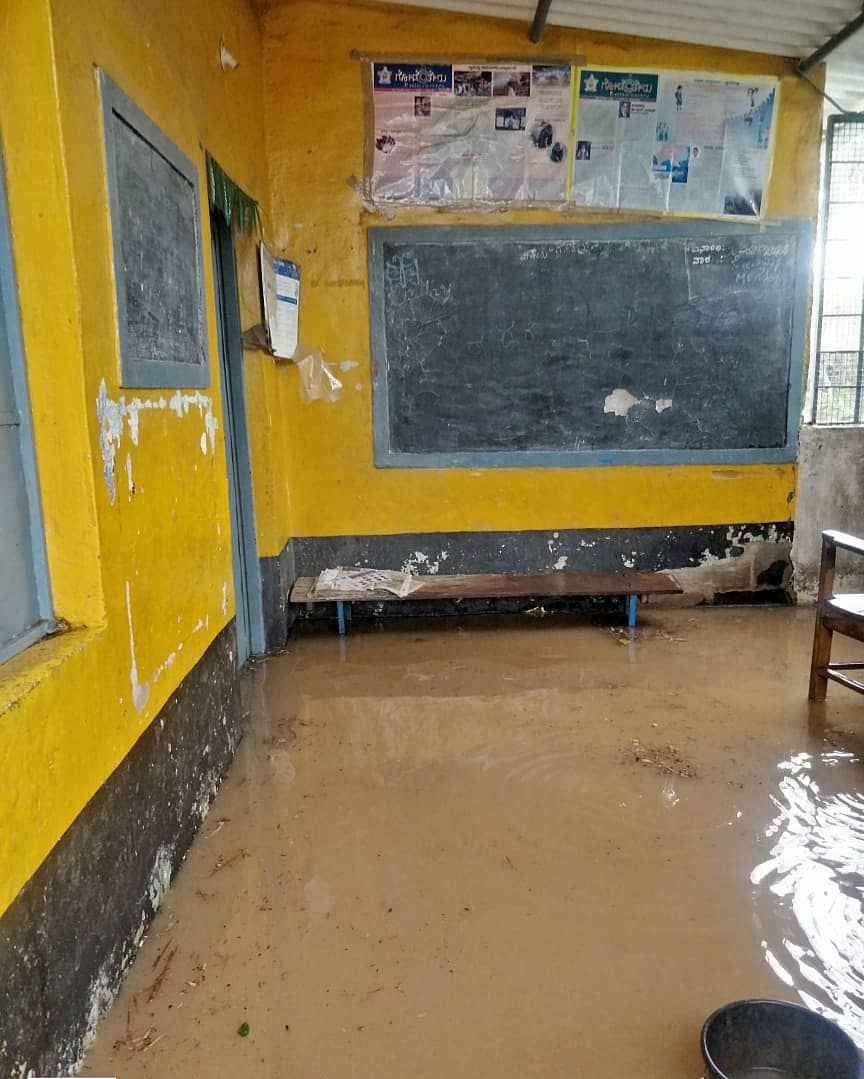 ಪಾಠಶಾಲೆಗೆ ನೀರು ನುಗ್ಗಿರುವುದು