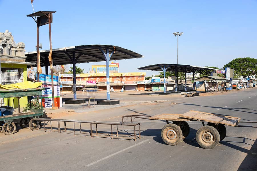 ಸಂಚಾರ ತಡೆಯಲು ರಸ್ತೆ ಬಂದ್ ಮಾಡಿರುವುದು– ಸಂಗ್ರಹ ಚಿತ್ರ