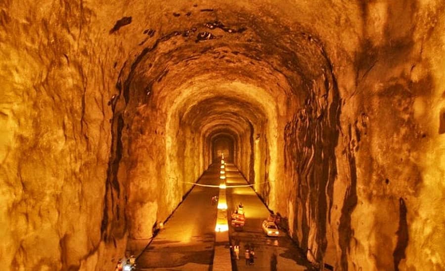 ಉಡುಪಿಯ ಪಾದೂರಿನಲ್ಲಿ ಇರುವ ಕಚ್ಚಾತೈಲ ಸಂಗ್ರಹಾಗಾರ