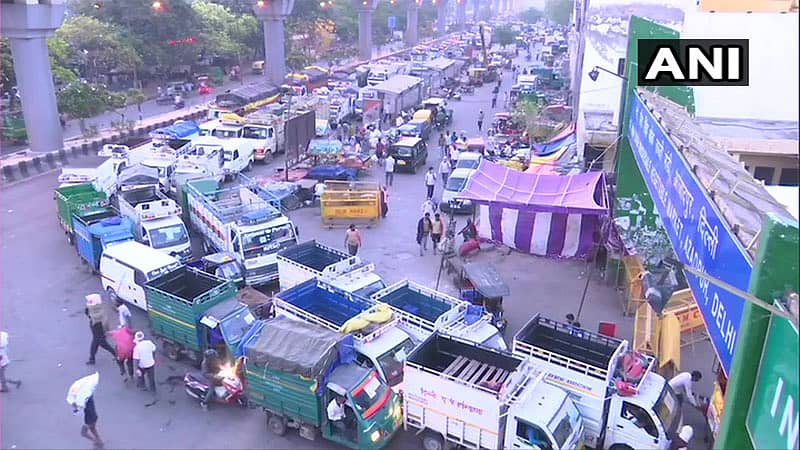 ದೆಹಲಿ ಅಜಾದ್ ಪುರ ಮಾರುಕಟ್ಟೆಯಲ್ಲಿ ವಾಹನ ಸಂಚಾರ ದಟ್ಟಣೆ