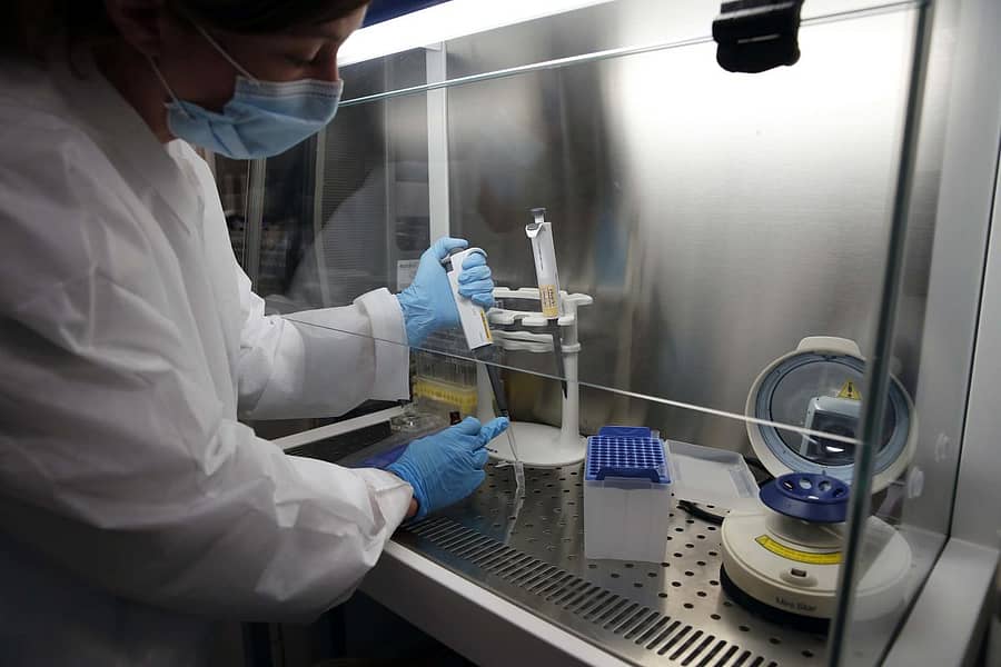 ಪ್ರಯೋಗಾಲಯದಲ್ಲಿ ಪರೀಕ್ಷೆ– ಸಾಂಕೇತಿಕ ಚಿತ್ರ