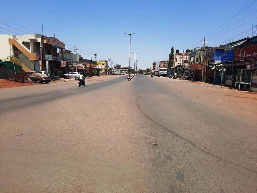 ಲಾಕ್ಡೌನ್ ಪರಿಣಾಮ ಜಮಖಂಡಿ ನಗರದ ರಸ್ತೆಗಳು ಬಿಕೋ ಎನ್ನುತ್ತಿವೆ