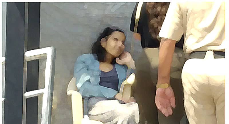 ಬೆಂಗಳೂರಿನ ಮದ್ಯದಂಗಡಿ ಎದುರು ಸಾಲಿನಲ್ಲಿ ನಿಂತಿದ್ದಾಗ ಅಸ್ವಸ್ಥಗೊಂಡ ಯುವತಿ