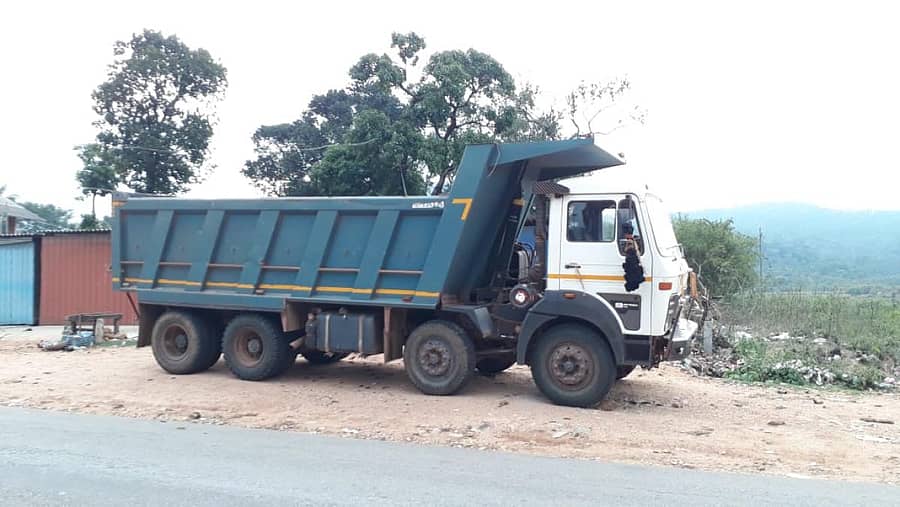 ಕೊಟ್ಟಿಗೆಹಾರದ ಚೆಕ್ಪೋಸ್ಟ್ನಲ್ಲಿ ಲಾರಿಯನ್ನು ಪೊಲೀಸರು ವಶಕ್ಕೆ ಪಡೆದರು