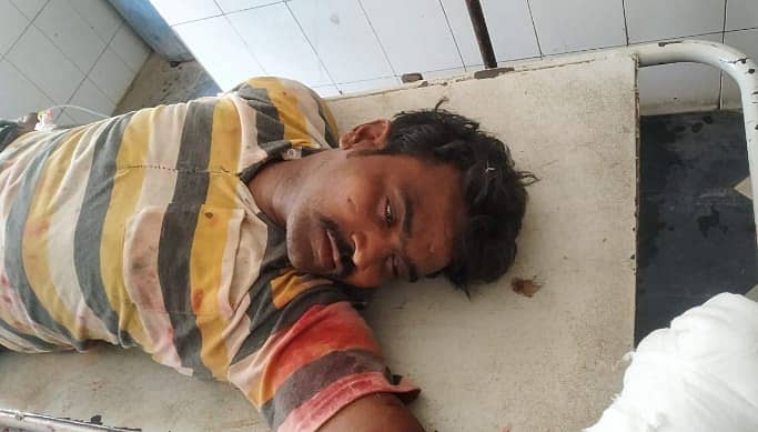 ಬೆಂಗಳೂರಿನ ವಿಕ್ಟೋರಿಯಾ ಆಸ್ಪತ್ರೆಯಲ್ಲಿ ಚಿಕಿತ್ಸೆ ಪಡೆಯುತ್ತಿರುವ ಗಾಯಾಳು ಹನುಮಂತ