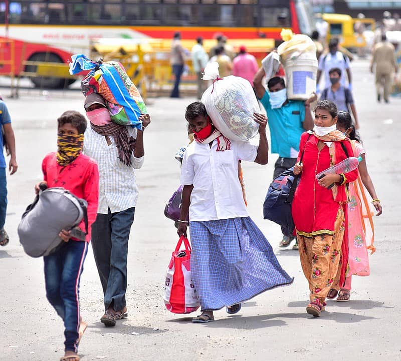ವಲಸೆ ಕಾರ್ಮಿಕರಿಗೆ ಹಾಗೂ ವಿದ್ಯಾರ್ಥಿಗಳು ಸ್ವಂತ ಊರುಗಳಿಗೆ ತೆರಳಲು ಕೆಎಸ್‌ಆರ್‌ಟಿಸಿ ವಿಶೇಷ ಬಸ್‌ಗಳ ವ್ಯವಸ್ಥೆ ಮಾಡಲಾಗಿತ್ತು, ಬೆಂಗಳೂರಿನ ಮೆಜೆಸ್ಟಿಕ್‌ ಬಿ.ಎಂ.ಟಿ.ಸಿ ಬಸ್ ನಿಲ್ದಾಣಕ್ಕೆ ಬರುತ್ತಿರುವ ದೃಶ್ಯ. - ಪ್ರಜಾವಾಣಿ ಚಿತ್ರ. ಅನೂಪ್ ರಾಘ. ಟಿ.