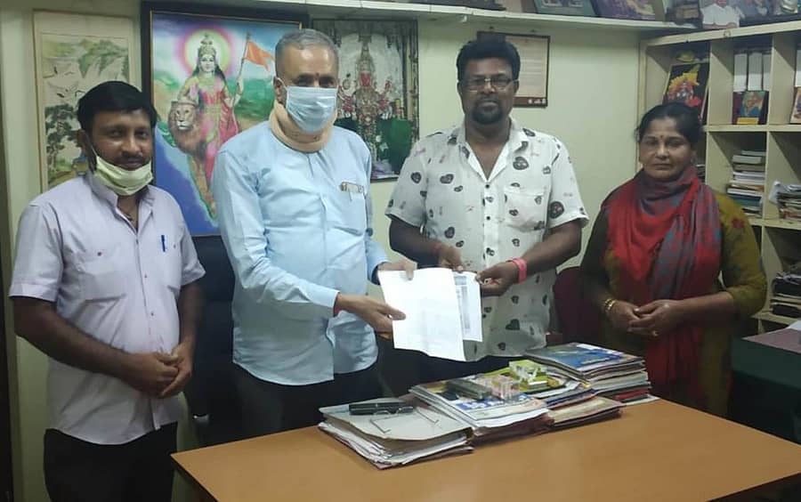 ಶಿರಸಿ ತಾಲ್ಲೂಕು ಟೇಲರ್ಸ್ ಅಸೋಸಿಯೇಷನ್ ವತಿಯಿಂದ ಸ್ಪೀಕರ್ ವಿಶ್ವೇಶ್ವರ ಹೆಗಡೆ ಕಾಗೇರಿ ಅವರಿಗೆ ಮನವಿ ಸಲ್ಲಿಸಲಾಯಿತು