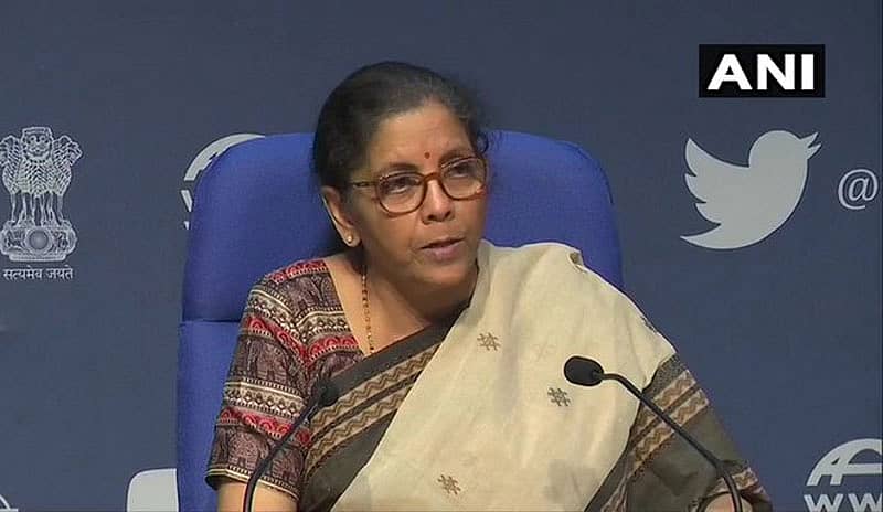 ಆರ್ಥಿಕ ಪ್ಯಾಕೇಜ್‌ ಘೋಷಿಸುತ್ತಿರುವ ಹಣಕಾಸು ಸಚಿವೆ ನಿರ್ಮಲಾ ಸೀತಾರಾಮನ್‌
