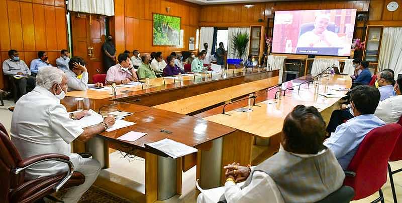 ಕೇಂದ್ರ ಸಚಿವ ಗಜೇಂದ್ರ ಸಿಂಗ್ ಶೇಖಾವತ್ ಅವರೊಂದಿಗೆ ಮುಖ್ಯಮಂತ್ರಿ ಬಿ.ಎಸ್. ಯಡಿಯೂರಪ್ಪ ವಿಡಿಯೊ ಸಂವಾದ ನಡೆಸಿದರು.