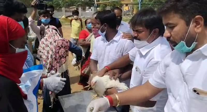 ಕೆ.ಆರ್.ಪುರದಲ್ಲಿ ಸಚಿವ ಭೈರತಿ ಬಸವರಾಜ್ ಕೋಳಿ ಮತ್ತು ಆಹಾರ ಕಿಟ್ ವಿತರಿಸಿದರು