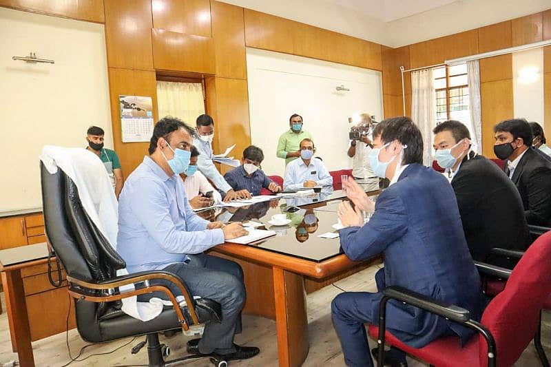 ಹುವೈ ಟೆಲಿ ಕಮುನಿಕೇಷನ್ ಎಂಟರ್ಪ್ರೈಸಸ್ ಮುಖ್ಯಸ್ಥರಾದ ಡೆರೆಕ್ ಹು ಮತ್ತು ಉಪಾಧ್ಯಕ್ಷ ಸ್ಟ್ಯಾಂಡಿ ನೇತೃತ್ವದ ನಿಯೋಗದ ಜೊತೆ ಚರ್ಚೆ ನಡೆಸಿರುವ ಸಚಿವ ಡಾ.ಅಶ್ವತ್ಥನಾರಾಯಣ