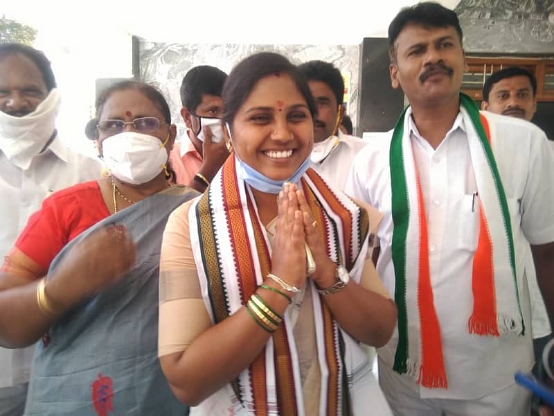 ಜಿಲ್ಲಾ ಪಂಚಾಯಿತಿ ನೂತನ ಅಧ್ಯಕ್ಷರಾಗಿ ಆಯ್ಕೆಯಾದ ಕಾಂಗ್ರೆಸ್ ಪಕ್ಷದ ಶಶಿಕಲಾ ಸುರೇಶಬಾಬು