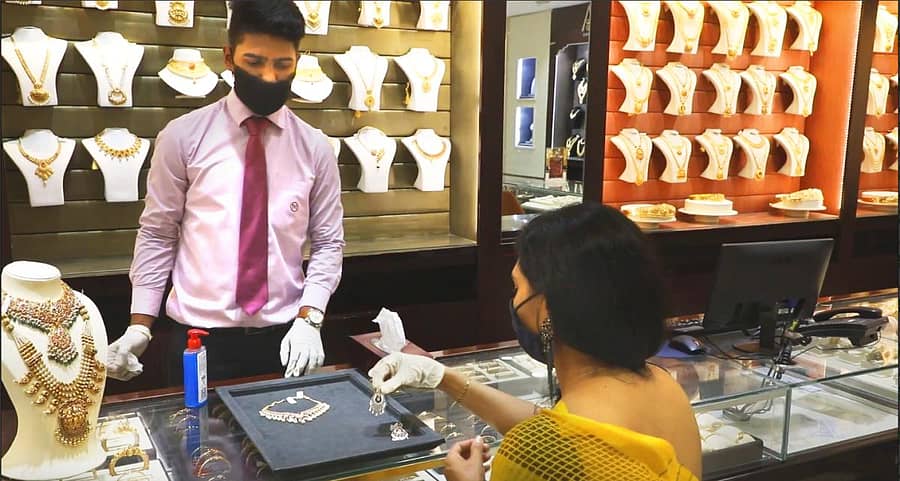 ಷೋರೂಂನಲ್ಲಿ ಕೈಗೊಂಡಿರುವ ಸುರಕ್ಷತಾ ಕ್ರಮಗಳ ನೋಟ