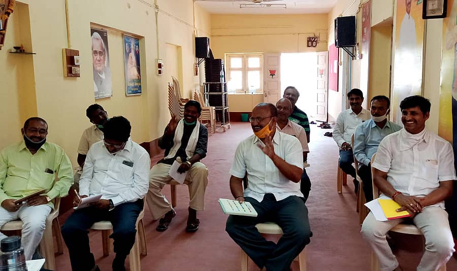 ಹಾವೇರಿಯ ಬಿಜೆಪಿ ಜಿಲ್ಲಾ ಕಾರ್ಯಾಲಯದಲ್ಲಿ ಜಿಲ್ಲೆಯ ಪಥಮ ಸಂಘಟನಾತ್ಮಕ ಸಭೆ ಶನಿವಾರ ನಡೆಯಿತು