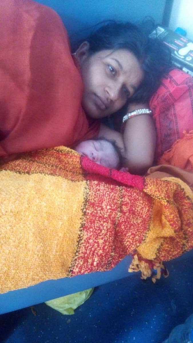 ಮಗುವಿನೊಂದಿಗೆ  ಸಂಗೀತಾ